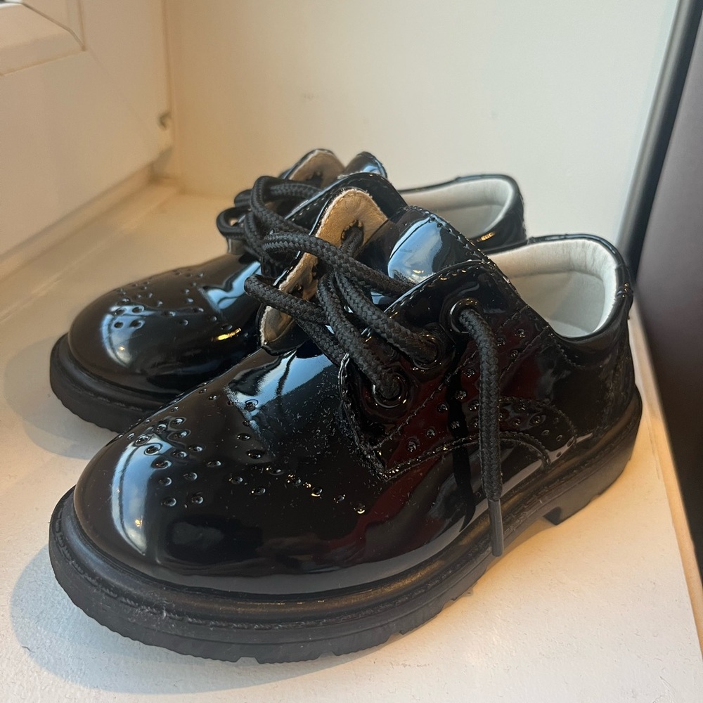 Toddler dress shoes size 8.5T